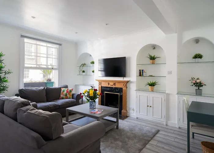 Chelsea 2 Bed House And Garden