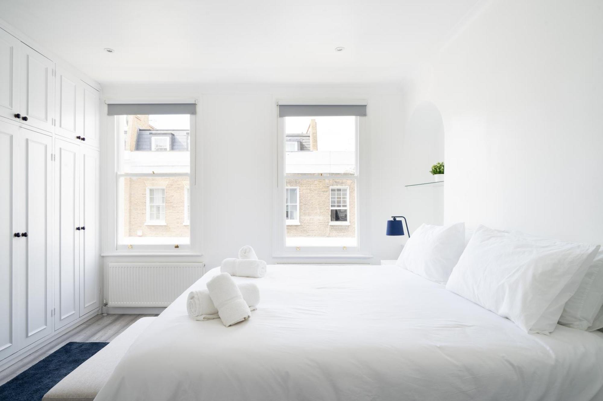 Chelsea 2 Bed House And Garden *