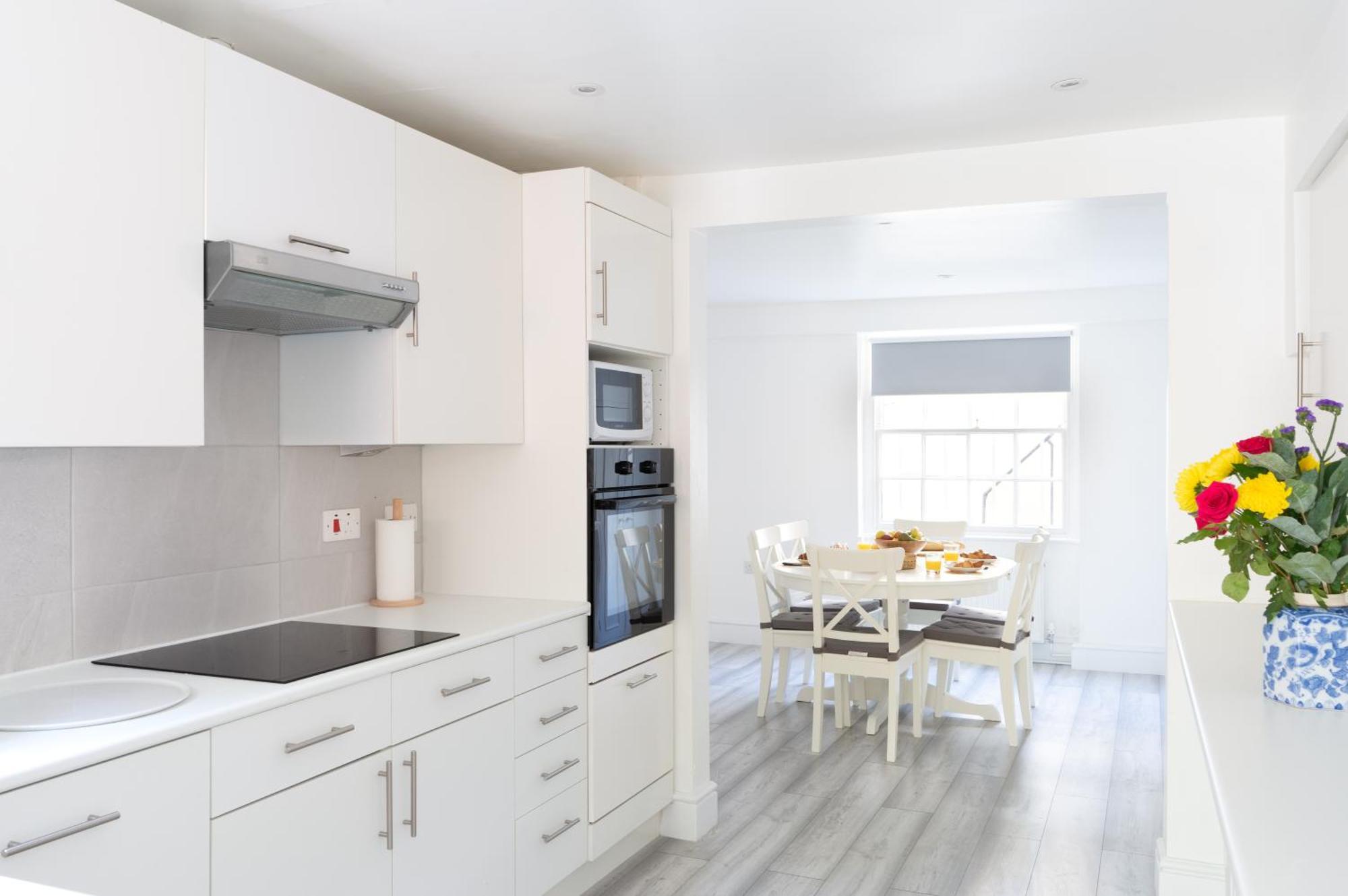 Chelsea 2 Bed House And Garden *