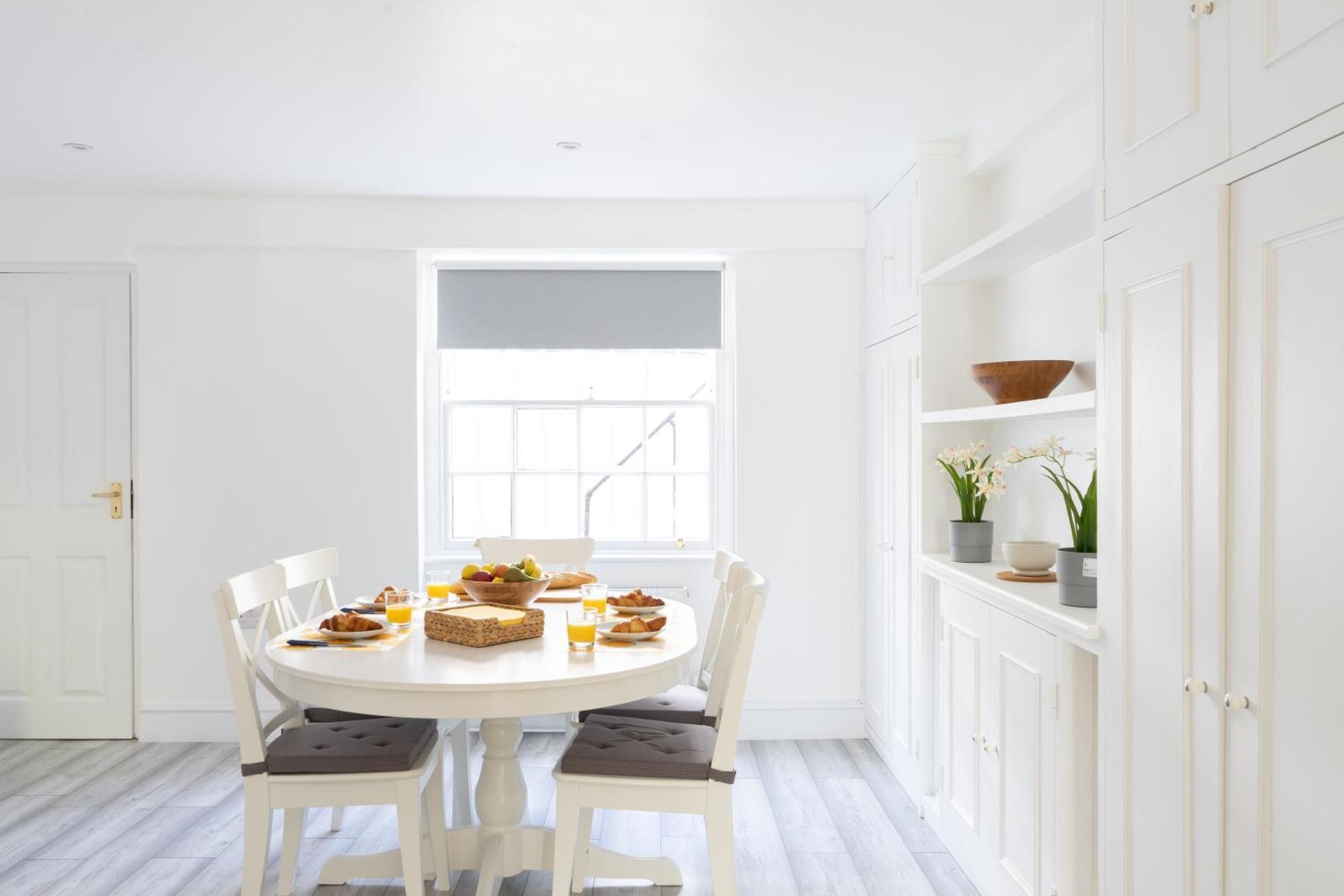 Chelsea 2 Bed House And Garden